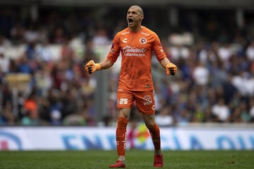 Podría ser la última oportunidad para el arquero mexicano en la Liga MX. En el comienzo de su carrera se pensaba que sería el futuro del arco azteca, pero errores en el marco lo han ido alejando del Tri. En Santos podría tomar un segundo aire.