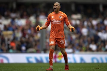 Podría ser la última oportunidad para el arquero mexicano en la Liga MX. En el comienzo de su carrera se pensaba que sería el futuro del arco azteca, pero errores en el marco lo han ido alejando del Tri. En Santos podría tomar un segundo aire.
