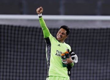 Soccer Football - Copa Libertadores - Group D - River Plate v Santa Fe - Estadio Monumental, Buenos Aires, Argentina - May 19, 2021 River Plate's Enzo Perez celebrates after the match Pool via REUTERS/Juan Ignacio Roncoroni