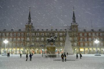 La Plaza Mayor de Madrid, situada en el centro de Madrid, en el barrio de Sol.