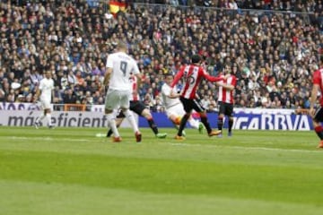 James pone el 2-1 en el marcador