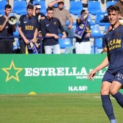 El Real Oviedo incorpora al central Javi Fernández