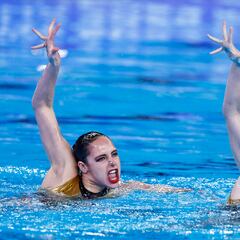 Tió y Ozhogina, esculpidas en bronce