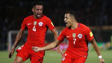 Futbol, Chile vs Uruguay.
 El jugador de la seleccion chilena Alexis Sanchez, derecha, celebra con sus companeros su gol contra Uruguay durante el partido clasificatorio al mundial de Rusia 2018 disputado en el estadio Nacional de Santiago, Chile.
 15/11/2016
 Andres Pina/Photosport********
 
 Football, Chile vs Uruguay.
 Chile&#039;s player Alexis Sanchez, right, celebrates with teammates after scoring against Uruguay during the Russia World Cup 2018 qualifying football match at the National stadium in Santiago, Chile.
 15/11/2016
 Andres Pina/Photosport