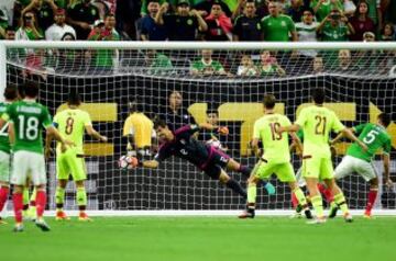 Golazo de Jesús Manuel Corona.