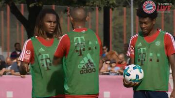 La divertida 'pelea' de Vidal con Renato Sanches en la práctica