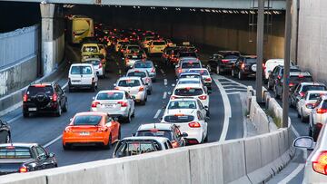 Restricción vehicular hoy, 17 de mayo: autos que no pueden circular en Santiago y calendario de mayo 