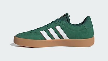 Estas zapatillas de Adidas han revolucionado a los hombres: son del color que es tendencia, cómodas y muy ponibles