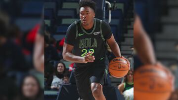 Además, rompió un récord al convertirse en el primer novato en lograr un triple-doble de 30 puntos con cuatro bloqueos.