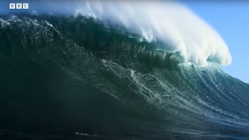 Ola gigante en Nazaré