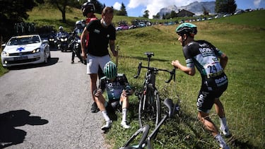 AFP/ Team Bora rider Germany's Emanuel Buchmann is (L) and Team Bora rider Austria's Gregor Muhlberger reacts after a crash during the fourth stage of the 72nd edition of the Criterium du Dauphine cycling race, 153 km between Ugine and Megeve on August 15, 2020. (Photo by Anne-Christine POUJOULAT / AFP)