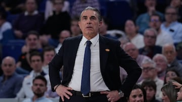 MADRID, 15/03/2026.- El entrenador del Real Madrid, Sergio Scariolo, este domingo, durante el partido de la jornada 22 de la Liga Endesa de Baloncesto, entre el Real Madrid y el Hiopos Lleida, en la capital española. EFE/ Borja Sánchez-trillo