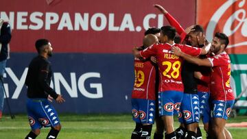 Futbol, Union Espanola vs Colo Colo.
Fecha 9, campeonato Nacional 2022.
El jugador de Union Espanola Leandro Garate, derecha, celebra su gol contra Colo Colo durante el partido por la primera division disputado en el estadio Santa Laura.
Santiago, Chile.
10/04/2022
Felipe Zanca/Photosport
Football, Union Espanola vs Colo Colo.
9th date, 2022 National Championship.
Union Espanola`s player Leandro Garate, right, celebrates his goal against Colo Colo during the first division match held at the Santa Laura stadium in Santiago, Chile.
04/10/2022
Felipe Zanca/Photosport