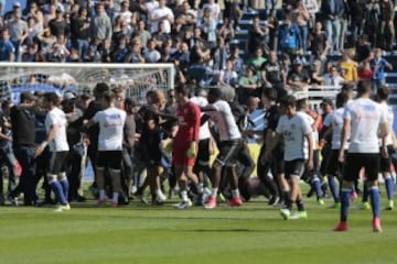 Las imágenes del ataque de los ultras del Bastia a jugadores del Lyon