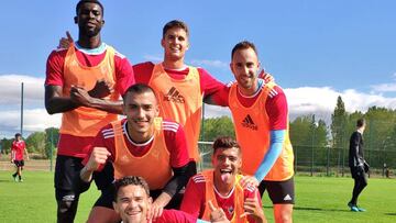 Jugadores del Mirandés tras un entrenamiento