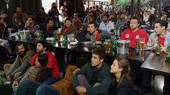 El festejo de los hinchas chilenos del Liverpool en Bar Alonso
