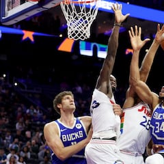 Monstruoso Antetokounmpo