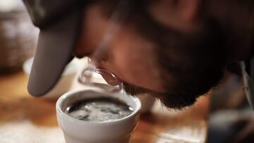 ¿Por qué se consume café torrefacto en España y en qué países está prohibido?