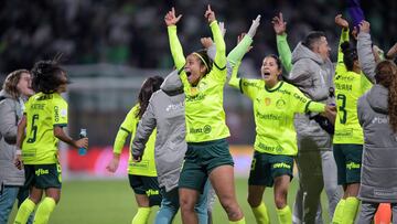 Players of Brazil's Palmeiras celebrate after defeating Colombia's Atletico Nacional 3-1 in the women's Copa Libertadores semifinal football match between Brazil's Palmeiras and Colombia's Atletico Nacional, at the Metropolitano de Techo stadium in Bogota, on October 17, 2023. (Photo by Daniel Munoz / AFP)