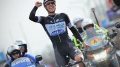 Terpstra se exhibe en solitario y Valverde brilla en las piedras