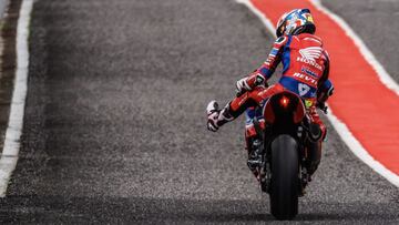 Álvaro Bautista mira otros equipos