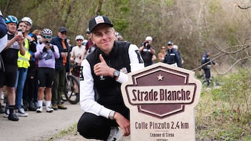 Tadej Pogacar, en la inauguración en su honor del tramo Colle Pinzuto.