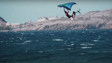 Fabian Muhmenthaler en wingfoil en el verano del 2023 en Gran Canaria. 