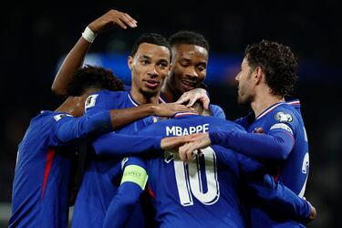 Mbappé celebra con rabia y orgullo, cerrando la primera parte con una obra de arte.