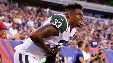 EAST RUTHERFORD, NJ - AUGUST 26: Jamal Adams #33 of the New York Jets is shaken up on a play in the first quarter against the New York Giants during a preseason game on August 26, 2017 at MetLife Stadium in East Rutherford, New Jersey   Elsa/Getty Images/AFP
 == FOR NEWSPAPERS, INTERNET, TELCOS &amp; TELEVISION USE ONLY ==
