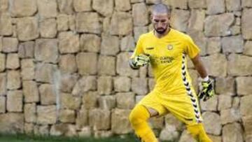 Samu Pérez, portero del Promesas, en un encuentro con el primer equipo en pretemporada.