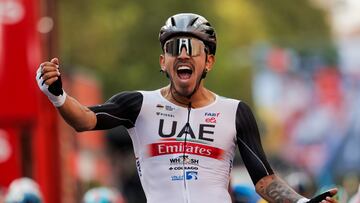 ZARAGOZA, 07/09/2023.- El colombiano Juan Sebastian Molano del UAE Team Emirates se impone venccedor de la 12ª etapa de la Vuelta Ciclista a España 2023, que se disputa este jueves entre Ólvega y Zaragoza, de 151 km de recorrido. EFE/ Manuel Bruque
