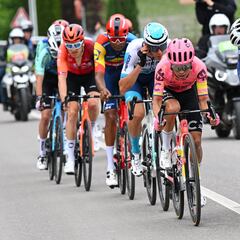 Esteban Chaves, tercero en primera etapa de los Alpes