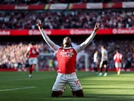 Soccer Football - Premier League - Arsenal v Newcastle United - Emirates Stadium, London, Britain - April 25, 2026 Arsenal's Eberechi Eze celebrates scoring their first goal REUTERS/David Klein EDITORIAL USE ONLY. NO USE WITH UNAUTHORIZED AUDIO, VIDEO, DATA, FIXTURE LISTS, CLUB/LEAGUE LOGOS OR 'LIVE' SERVICES. ONLINE IN-MATCH USE LIMITED TO 120 IMAGES, NO VIDEO EMULATION. NO USE IN BETTING, GAMES OR SINGLE CLUB/LEAGUE/PLAYER PUBLICATIONS. PLEASE CONTACT YOUR ACCOUNT REPRESENTATIVE FOR FURTHER DETAILS.. TPX IMAGES OF THE DAY