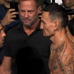 El sorprendente gesto de Topuria con Holloway en el momento más esperado: la UFC, a sus pies