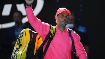 Nadal se retira de la Rod Laver Arena tras su triunfo sobre Carre&ntilde;o.