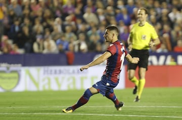 Bardhi scores for Levante after the break. (3-1)