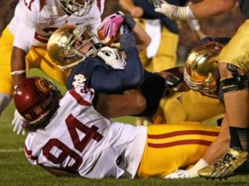 Williams ha sido nombrado dos veces en el primer equipo del All-Pac-12 (la conferencia donde juega USC) y otras dos veces en el primer equipo All-America. En su primer año en la universidad, como defensive tackle, consiguió 64 tackles, 8 sacks y una intercepción. En su segundo año hizo 74 tackles y 6 sacks y el año pasado registró 80 tackles y 7 sacks.