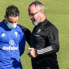 Iza Carcelén, recuperado, entrena con el grupo