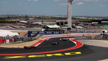 Formula One F1 - United States Grand Prix - Circuit of the Americas, Austin, Texas, United States - October 19, 2024 Red Bull's Sergio Perez and Haas' Kevin Magnussen in action during the sprint race REUTERS/Kaylee Greenlee Beal