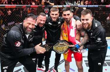 Felicidad absoluta en todo el equipo del luchador español.