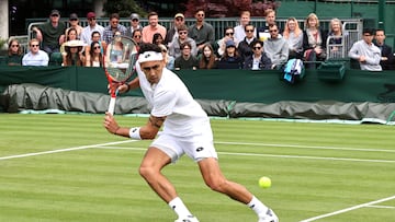 Wimbledon (United Kingdom), 29/06/2022.- Alejandro Tabilo of Chile in action during the men's second round match against Miomir Kecmanovic of Serbia at the Wimbledon Championships in Wimbledon, Britain, 29 June 2022. (Tenis, Reino Unido) EFE/EPA/KIERAN GALVIN EDITORIAL USE ONLY