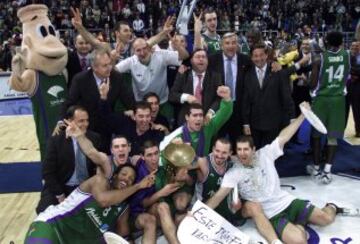 El equipo malagueño ganó su primer título europeo en 2001, fue la Copa Korac (en la foto). Hasta la fecha tiene en su haber una Copa Korac y una Eurocup. 