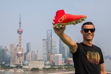 La f¨¢brica de ni?os (y modelos) de Cristiano Ronaldo
