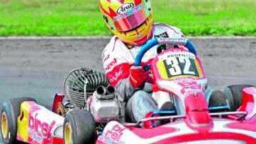 <b>COMO EN LOS VIEJOS TIEMPOS. </b>Alguersuari, con un kart.