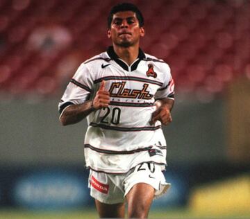 Es un histórico de San Jose Earthquakes. Tan solo en su año de debut (1997) fue condecorado en el 11 ideal de la campaña. Ganó la liga en 2001 y actualmente ostenta el récord como el jugador con más pases de gol en la historia del club. Posteriormente tuvo un lapso con Dallas Burn.