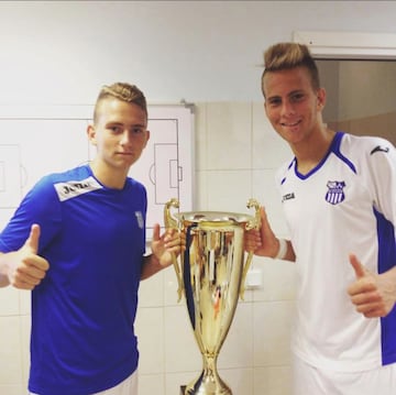 Empezó a jugar al fútbol en academias locales junto con su hermano gemelo Bogdan. 
Jugaron durante tres años en la escuela de fútbol Altina de la ciudad de Zemun. Pero finalmente volvieron a su ciudad natal Kraljevo donde ficharon por el OFK de Belgrado.
