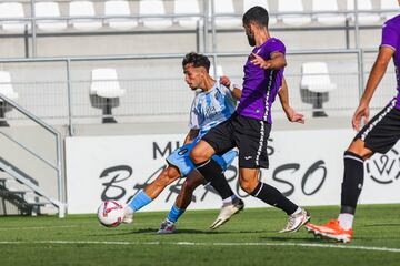 Larrubia anota el 1-0 ante la presencia de Xavi Sintes.