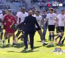 Los hinchas del Bastia atacan en la cancha al plantel del Lyon