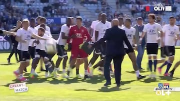 Los hinchas del Bastia atacan en la cancha al plantel del Lyon