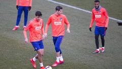 Rodrigo, Morata y Lemar, en el entrenamiento del Atl&eacute;tico.
 